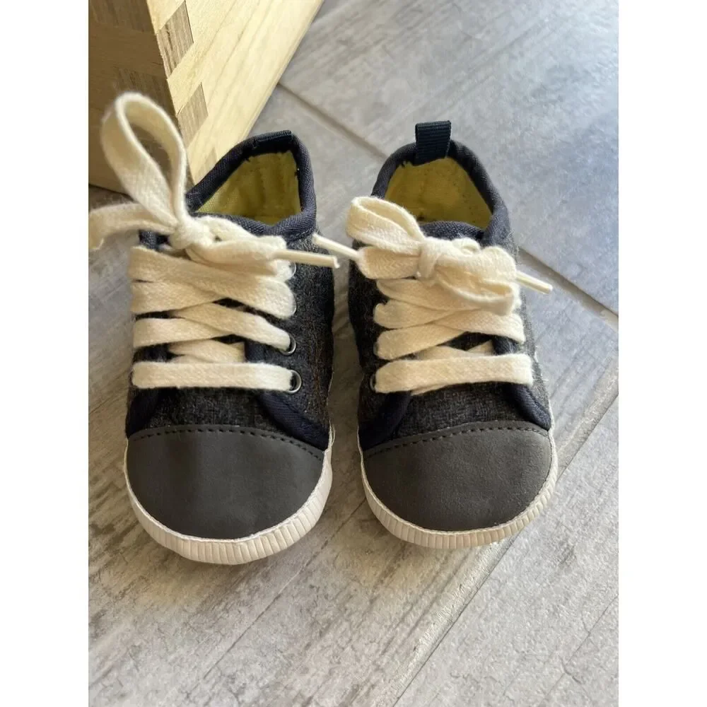 OLD NAVY Baby Boy Soft Sole Crib Shoes Fashion Sneakers NEW Size 3 6-12m Lace Up